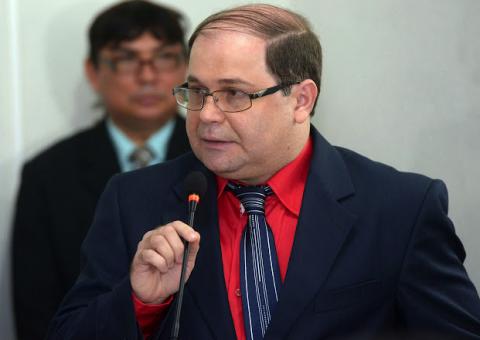 Cansado da desobediência do presidente da Câmara, desembargador manda que juiz interfira e dê posse a prefeito